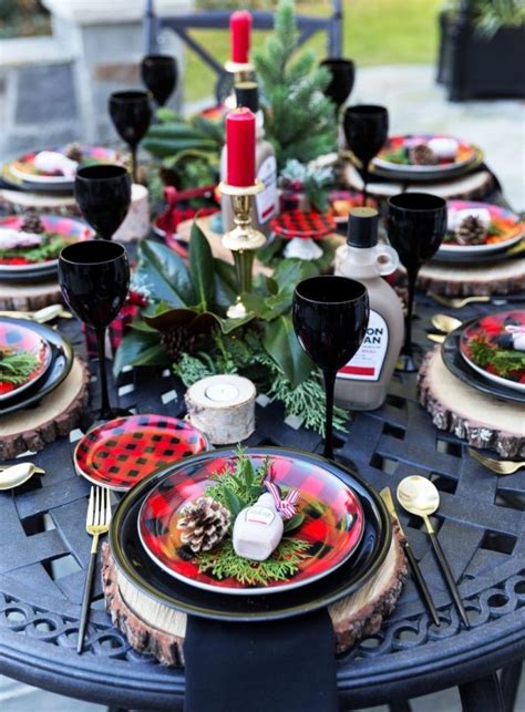 33 Beautiful Outdoor Christmas Table Settings Digsdigs