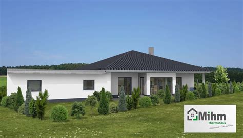Der moderne weberhaus bungalow mit garage und versetztem pultdach ist ein frei geplantes fertighaus in ökologischer holzbauweise. Bungalow mit Garage in 36145 Hofbieber | Massivhausbau ...