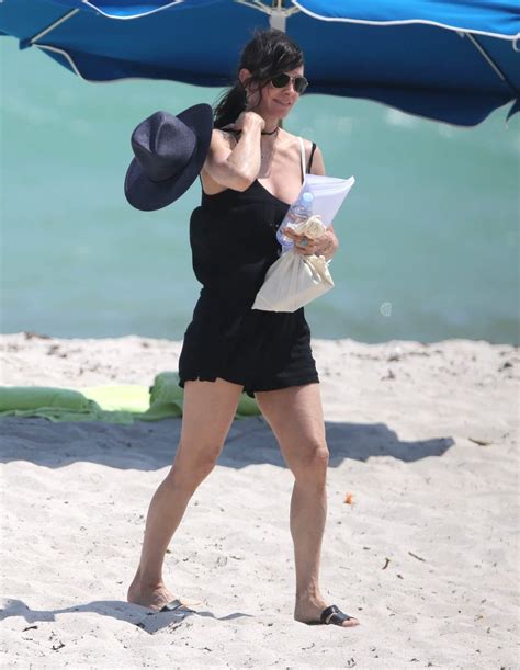 Daily Celebrities Paparazzi Candid And Photoshoot Pictures Courteney Cox In A Bikini On The