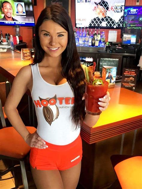 Showcasing Hooters Short Lived Extreme Ingredient Strawberry Daiquiri