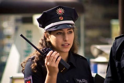 20 Most Beautiful Women Police Officers From Different