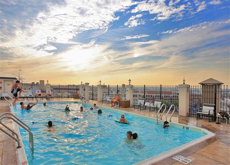 The nearest metro station is just 1.5 blocks away and avis budget car rental is next door for your convenience. Rooftop Swimming Pool:Holiday Inn Washington DC-Central/Wh ...