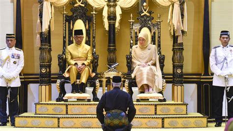 يڠ دڤرتوان اݢوڠ) is the head of state of malaysia. Malaysia's royals to select new king in unique rotational ...