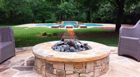 The following diy fire pit idea is a real world example of projects that have been completed and documented online. 50 DIY Fire Pit Design Ideas, Bright the Dark and Fire the Bored (With images) | Cool fire pits ...