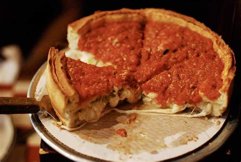New York Or Chicago Dive Into Deep Dish Pizza Jose Mier Gastronomy