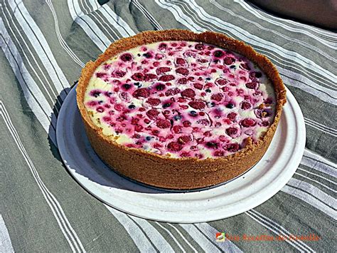 Ajouter le beurre fondu et mélanger à l'aide d'une cuillère en bois. Cheesecake aux fruits rouges - Nos recettes de famille