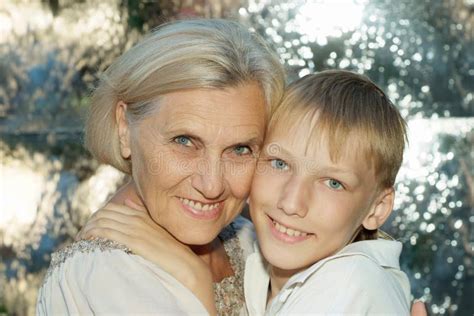 Mamie Avec Son Petit Fils Photo Stock Image Du éléments 85419382