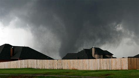 Schwerer Tornado Wütet In Oklahoma