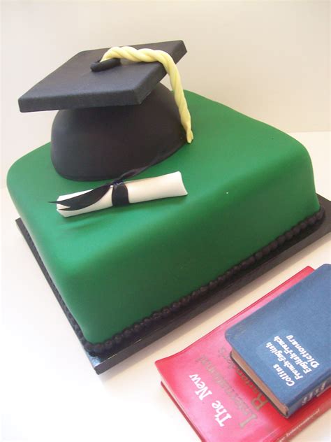 Graduation Cake 349 • Temptation Cakes Temptation Cakes