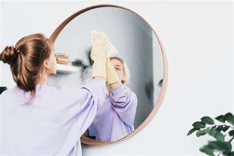 How To Clean A Cloudy Mirror 4 Easy Ways