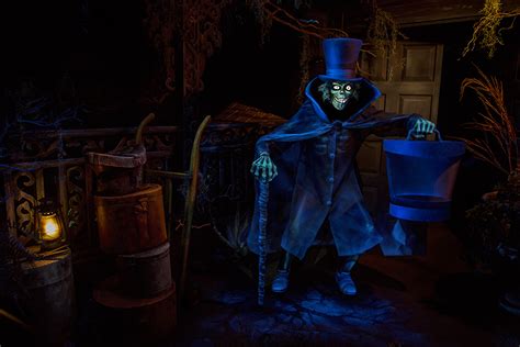 Behind The Scenes Hatbox Ghost Reappears In Haunted Mansion At Disneyland Park Disney Parks Blog