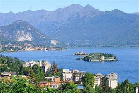 The stresa to mottarone cable car takes 20 minutes to get to the top of mount mottarone (1,491m2 tourism around mount mottarone really took off in the early 1900's when the area was opened up for. Cosa vedere sul Lago Maggiore: Stresa, Isole Borromee e ...