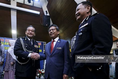 Siapa lagilah yang boleh kita harapkan untuk terus menjaga negara ini selain daripada penjawat awam sendiri. Serah Terima Tugas Timbalan Ketua Polis Negara Baharu #PDRM