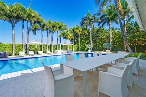 Jeffrey Epsteins New York Palm Beach Homes To List For 110 Million