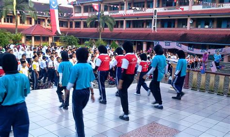 Majlis telah disempurnakan oleh guru besar puan hajah nor'aisah muhammed watikah pelantikan prs kepada murid yang telah dipilih. KELAB DR.MUDA SK TAMAN DAYA 3: FOTO AKTIVITI