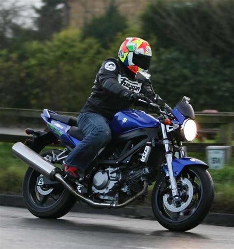 Who is this bike for, and what is it good at? Suzuki Sv650s Riding Position - Total Football