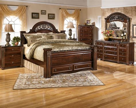 Gabriela Dark Reddish Brown 6 Pc Dresser Mirror And Queen Poster Bed With Footboard