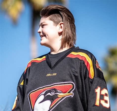 Top 30 Effortless Hockey Flow Haircuts For Easygoing Men
