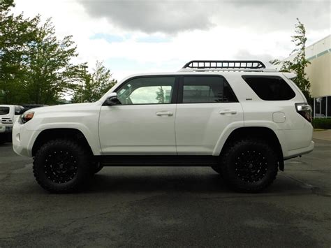 The bottom of the front bumper digs in deeply, which improves the approach angle. 2018 Toyota 4Runner SR5 Premium 4X4 / HEATED LEATHER / 3RD ...