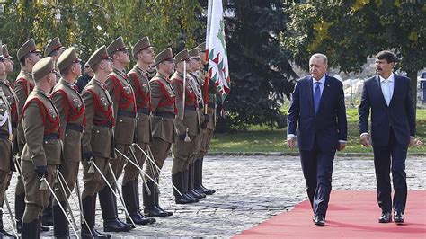Cumhurbaşkanı recep tayyip erdoğan, iki gün sürecek resmi ziyaret için macaristan'a geldi. Cumhurbaşkanı Erdoğan Macaristan'da