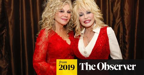 Dolly Partons Sister ‘ashamed Of Star Over Silence On Metoo Protest