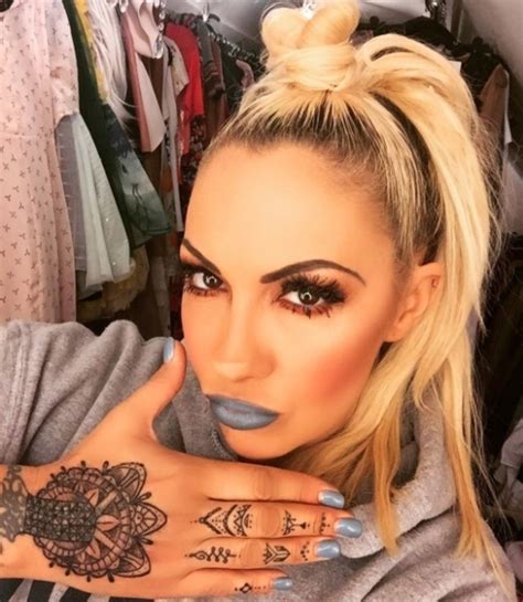 jodie marsh champions grey lipstick and matching nails in new selfie beauty news reveal