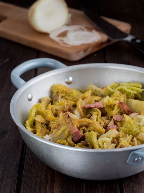 Ricetta verza saltata in padella su gustami: Verza e pancetta in padella | Mastercheffa | Verza ...