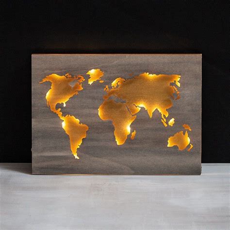Mit unseren einzigartigen weltkarten gedruckt auf hochwertiges echtglas verleihen wir ihr die farbtiefe, die sie verdient. Holz-Weltkarte beleuchtet | Weltkarte basteln, Weltkarte ...