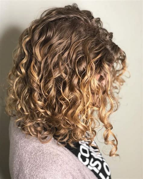20 Glamorous Mid Length Curly Hairstyles For Women Haircuts