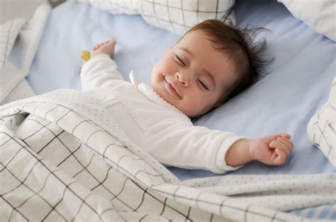 Eine kinderwagenkette ist nicht nur ein hübsches accessoire im kinderwagen, sondern erfüllt auch seine zwecke. Gute Nacht Baby: Schlafen im ersten Jahr | babysicherheit24.de