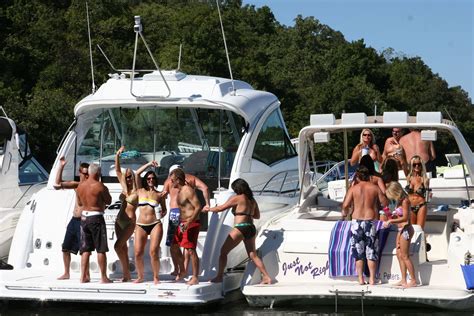 Party Cove Boat Hoppin Party Cove Great Vacation Spots Boat