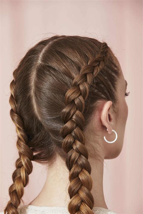 21 Easy Hairstyles For Greasy Hair You Can Wear At Home