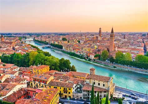 Vacations, art and culture, history, events, nature, lakes, mountains, golf, sci, boating, thermal spas, sports and adventure. Best things to do in Verona, Italy, beyond Juliet's Balcony