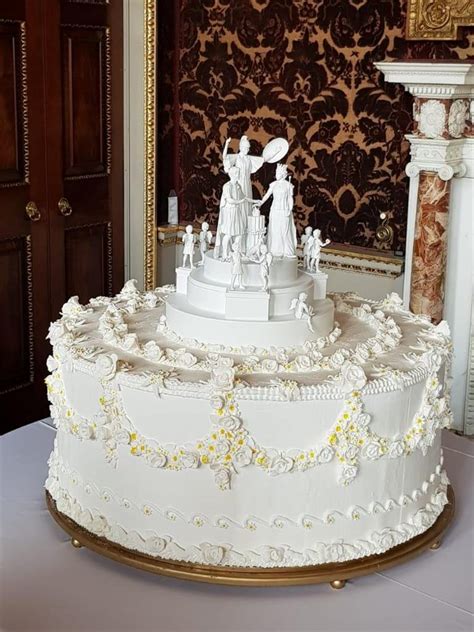Whopping 22 Stone Cake Celebrates Queen Victorias Wedding Metro