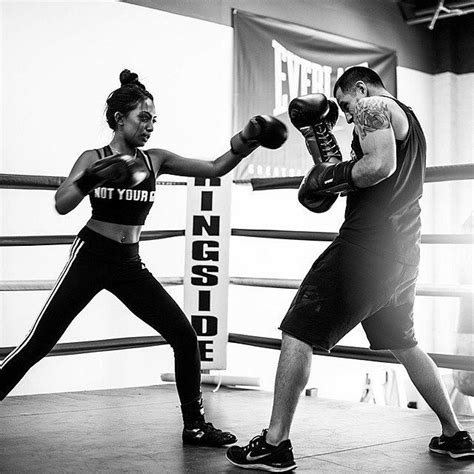 Pin By Creyzy5 On Boxeadora Women Boxing Coach Instagram Boxing Coach