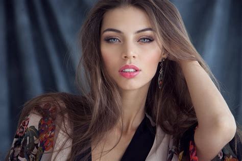valentina kolesnikova eyes women model face brunette holding hair open mouth pink lipstick gray