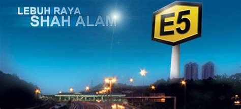 Kebakaran gerai di r & r awan besar kesas highway ke arah klang di waktu puncak waktu makan tengahari 20 sept 2015. Kesas Highway's Awan Besar R&R closed due to fire