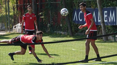 Son dakika gençlerbirliği haberlerini buradan takip edebilirsiniz. Gençlerbirliği'nde ayak tenisi keyfi - tr.beinsports.com