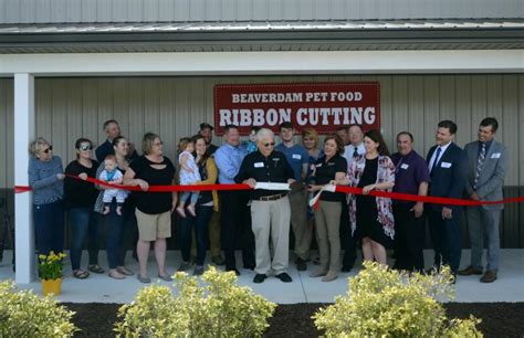 Provides free pet food and pet items to those in need. Beaverdam Pet Food cuts ribbon | Cape Gazette