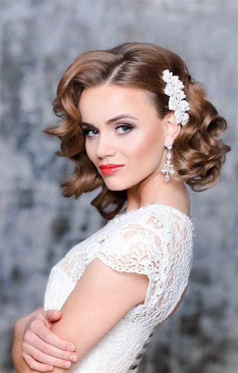Short wavy curly retro hair style from christina, she looked marvelous at the mtv awards where she donned a sparkling dress and diamond choker necklace. 20 Vintage Short Hairstyles for Women | Hairdo Hairstyle