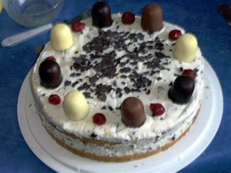 Boden 12 eigelb 200 g zucker 200 g margarine 200 g mehl 1 pk backpulver fülle 12 eiweiß etwas salz 12 el staubzucker guss schokoladenguss (oder kuvertüre) zubereitung. Mohrenkopf-Torte - Rezept mit Bild - kochbar.de