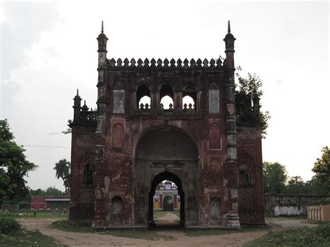 It borders bangladesh to the east, north 24 parganas and hooghly districts to the south. Krishnanagar and Mayapur, West Bengal - Travel Maniac