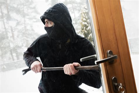 how to protect your business from burglary by thinking like a thief