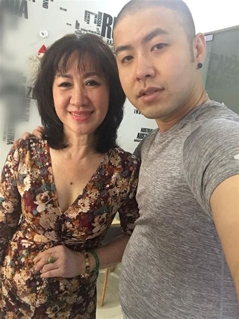 Dù chúng tôi xảy ra mâu thuẫn và không còn đi chung đường hay bất cứ vấn đề gì thì anh chung vẫn làm tròn trách nhiệm với người cha của con tôi là qua chia sẻ này có thể thấy, mối quan hệ của kim thanh và nhạc sĩ nguyễn văn chung vẫn tốt đẹp sau khi ly hôn. Tin sao Việt 17/5: Tặng vợ nhẫn kim cương, nhạc sĩ Nguyễn ...