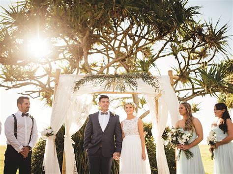Why not take advantage of bilinga beach weddings function room's large private deck. Best Island Wedding Locations In Queensland - Fitzroy Island