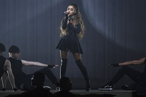 Ariana Grande Takes A Tumble On Stage ‘things Were Going Too Well