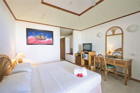 100 km távolságra található, amely kb. Maldív-szigetek és Dubai utazás Sun Island + Hyatt Place ...