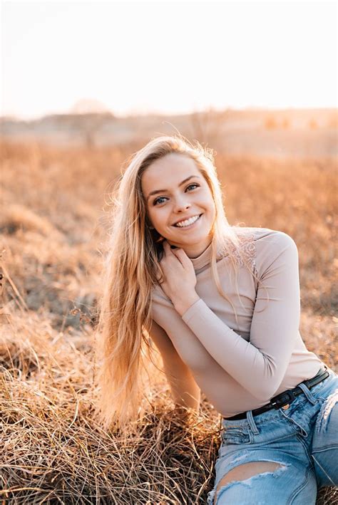 Maybe you would like to learn more about one of these? Senior Pictures 4/4 | Senior portrait outfits, Senior picture outfits, Senior photoshoot