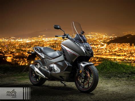 La nueva integra pone a tu alcance toda la potencia propia de una motocicleta junto con la comodidad de un scooter de alta gama. Comparativa Yamaha TMax/Tech Max 560 2020 - Honda Integra ...