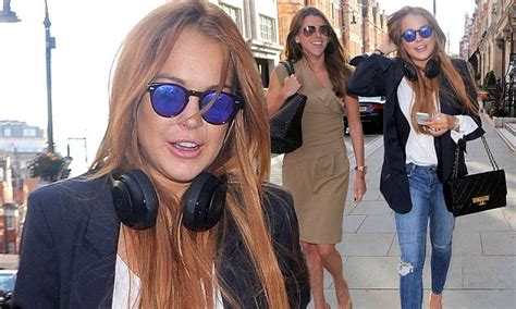 Lindsay Lohan Sports Ripped Skinny Jeans As She Dines Out At Scotts